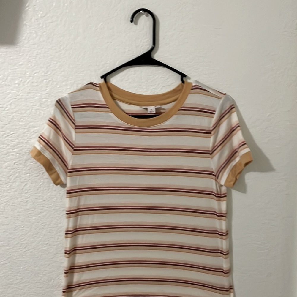 Tan pink crop top And all black crop top sweater